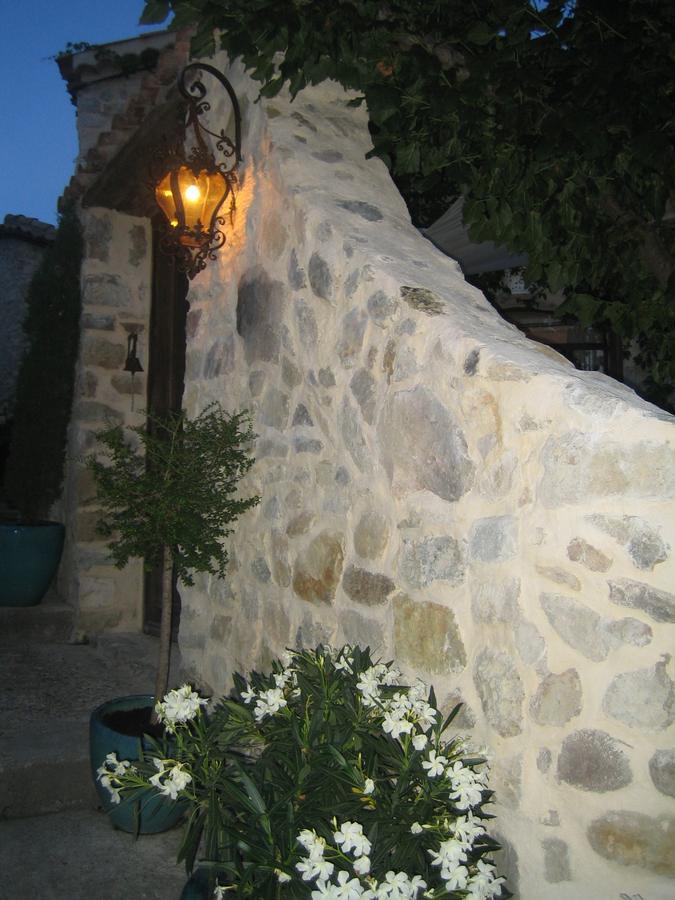 Les Vieux Murs Montfort  Esterno foto